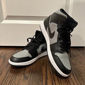 **NEVER WORN** Air Jordan 1 Mid, Shadow